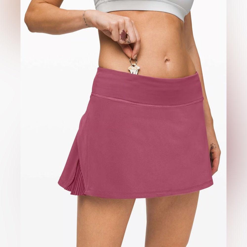 Lululemon Athletica Plum Play off the Pleats Skort Size 4 Skirt Shorts Skort